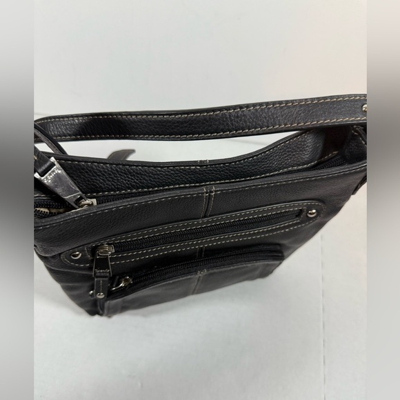 Vintage Tignanello Black pebbled Leather Crossbody w/ Key Chain - Picture 4 of 13